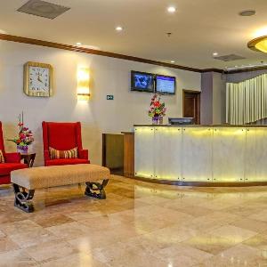 Apartamento en zona viva zona 10 con balcón a la ciudad