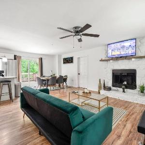 4 BR 2.5 Bath Near Atlanta -Crews Families & Corp