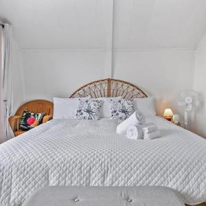 Cozy 3BR Home Walk to Taupo and Playground