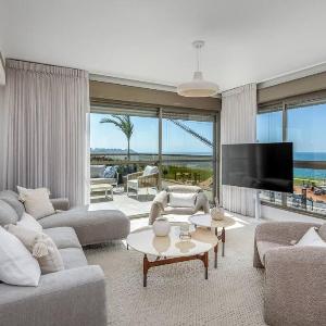 #Breathtaking 4BR/3BA Duplex Seafront