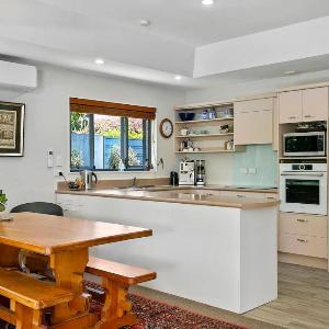 Treetop Living Peaceful 4BR With Scenic Bush Views