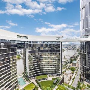 Sky Living & River Views in Queens Wharf Residences