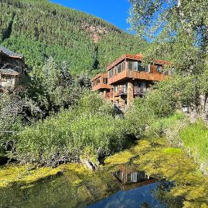 Downtown Modern Creekside