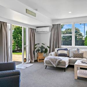 Serene Retreat With BBQ Deck Near Lake
