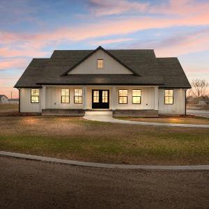 Hidden Treasure Retreat withHot Tub & River Access home