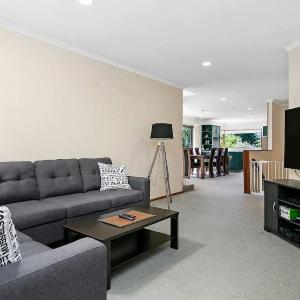 Tuis Place Spacious 3BR Retreat Near Town Centre