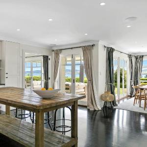 Norfolk House Luxury Villa With Spa and Lake Views