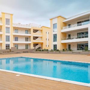 Adega Deluxe 2 Bed Pool and Gym