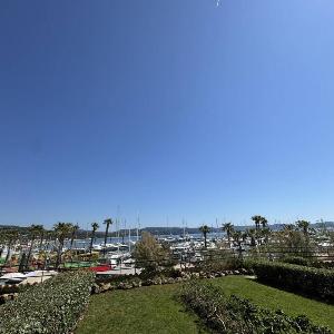 Appartement avec grande terrasse et garage à Cavalaire-sur-Mer - FR-1-100-355