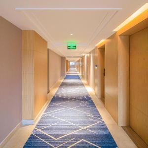 Chengdu Zhongxin Longwei Hotel Longquanyi Longping Road Metro Station Branch