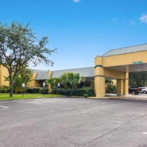 Stayable Suites Jax West