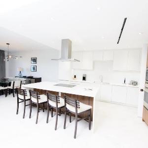 4 Bedroom Cable Beach Condo with Balcony