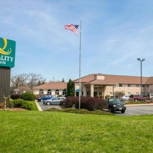 Hotels near McHenry County Fairgrounds - Quality Inn & Suites Woodstock near Lake Geneva