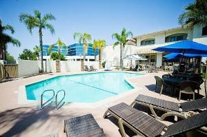 Hotel d'Lins Ontario Airport, Ontario