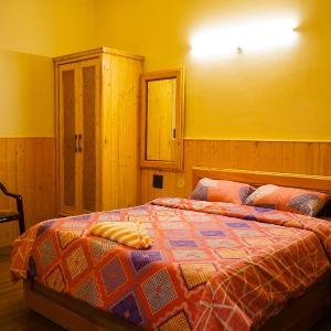 Hearth Cozy 2BHK Near Mall Road & Naini Lake