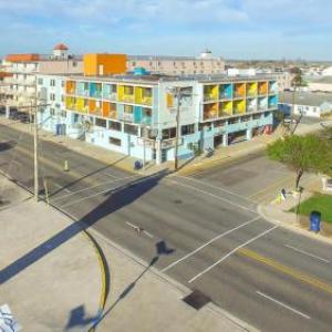 Oceanic Hotel & Barefoot Tiki Bar