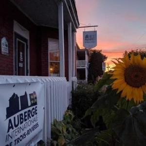 Hotels near Cogeco Amphitheatre - Auberge Internationale de Trois-Rivières