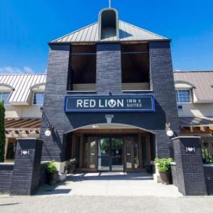Hotels near Abbotsford Arts Centre - Red Lion Inn & Suites Abbotsford
