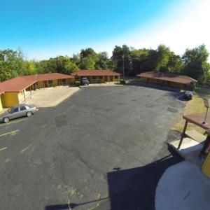Hotels near Leon County Expo Center - Budget Inn Buffalo