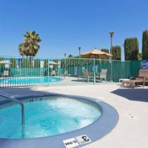 Mechanics Bank Arena Hotels - Holiday Inn Express Bakersfield