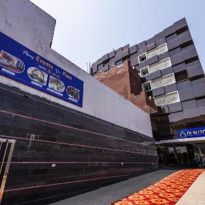 Hotel Di Arch Lucknow