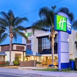 Hotels near Back Bay Bistro Newport Beach - Holiday Inn Express Costa Mesa