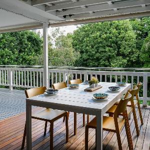 Moffat Beach Gem - Steps to Surf Trails Cafes