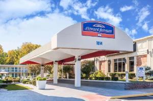 Howard Johnson by Wyndham Albany, Albany