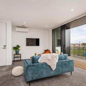 CBD Location Sunny Warm Free off Street Parking