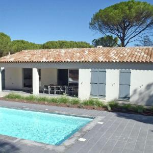 Villa with air conditioning private pool in Provence half an hour drive from the beach