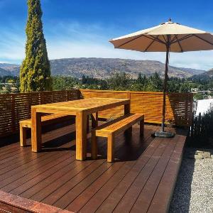 Wanaka close to town with large Outdoor living space Sleeps 9