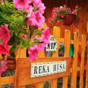 Reka Hisa river side lodge