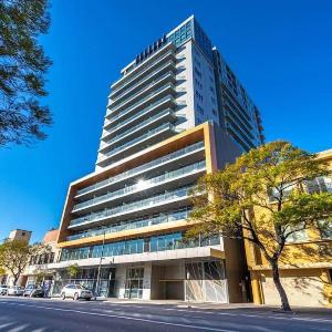Divinity on Morphett - CBD Living with Skyline Views