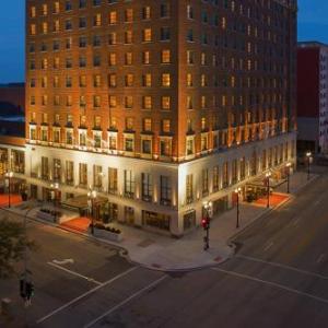 Three Sisters Park Hotels - Peoria Marriott Pere Marquette