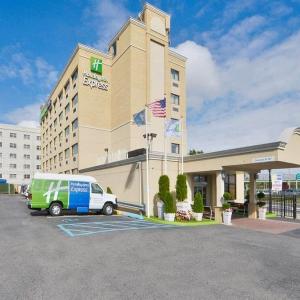 Holiday Inn Express LaGuardia Airport an IHG Hotel