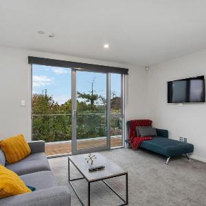 Walking Distance CBD 2 Bdrms Secure Park