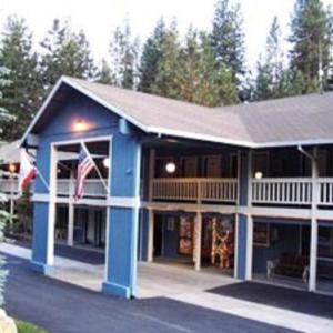 Hotels near Black Oak Casino Resort - Christmas Tree Inn