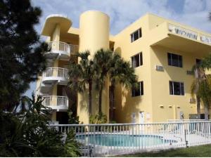 Chart House Suites on Clearwater Bay, Clearwater Beach