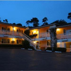 Carmel Inn & Suites