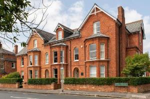 Cove Castle Crescent, Reading