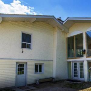 8 Bedrooms Indoor Pool & Hot Tub Steps to Ski Lift