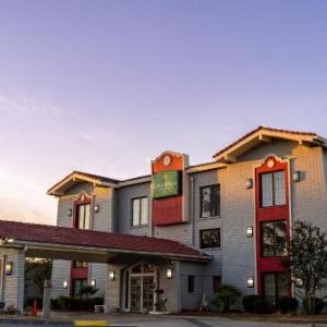 Casa Bella Inn & Suites