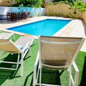 Follow the Sun Boutique Hostel - Pool Breakfast & Sea Views
