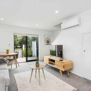 Exceptional Value For Money Sunny Warm 5 Mins CBD
