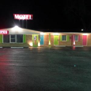 Hotels near Missouri State Fair - Laci's Country Inn - Knob Noster