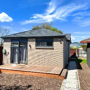 Modern Home with 2 Ensuites Only 17 Minutes to City and CHC Airport