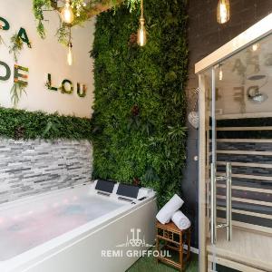 Le Spa de Lou Hot Tub Sauna & Private Patio 2 Guests