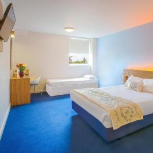 Hotels near Molineux Stadium - Redwings Lodge Wolverhampton Central