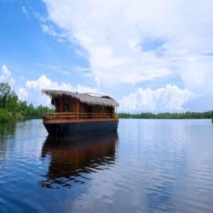 Yathra Houseboat