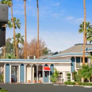 Travelodge by Wyndham Bakersfield